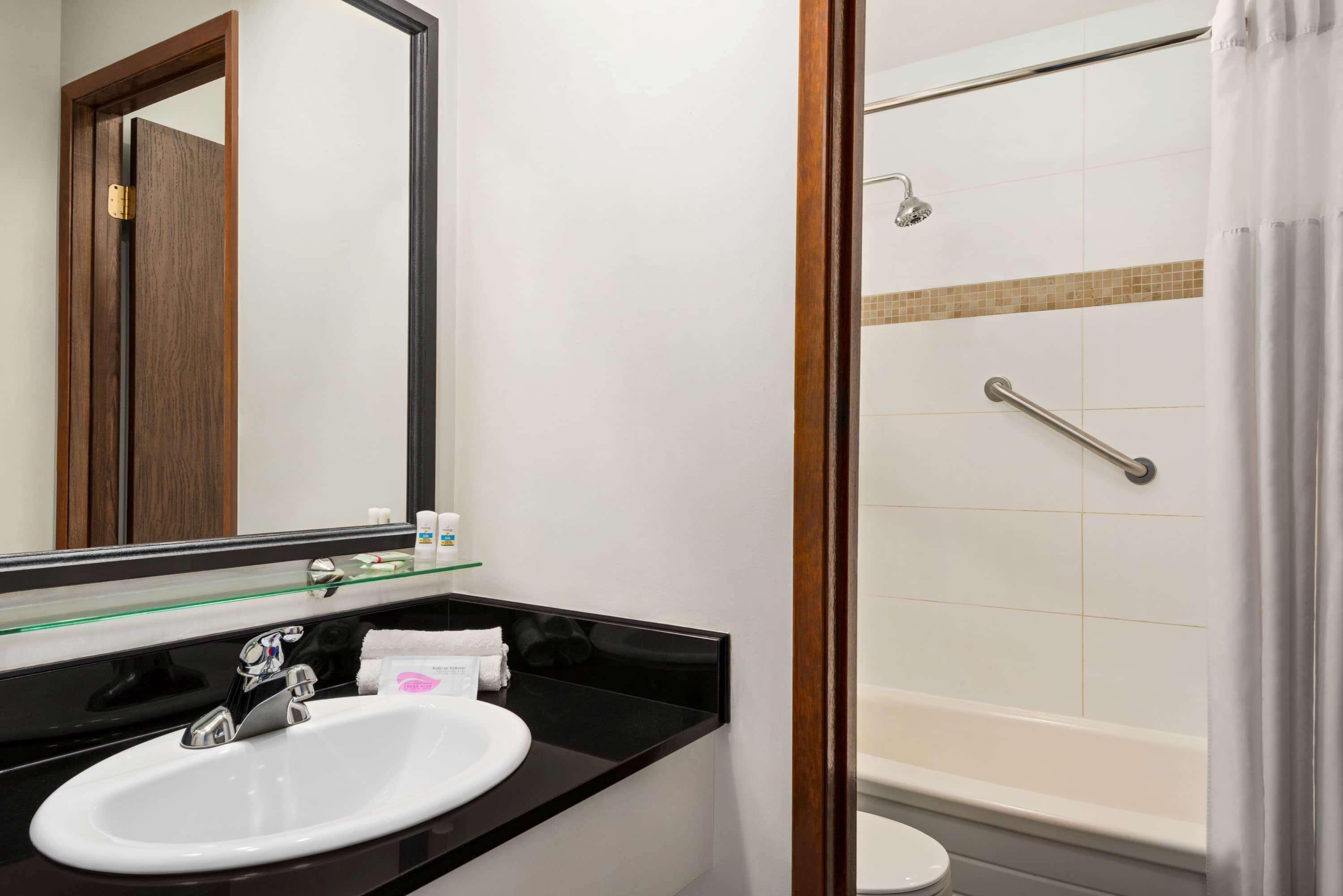 Travelodge By Wyndham Abbotsford Bakerview Bagian luar foto