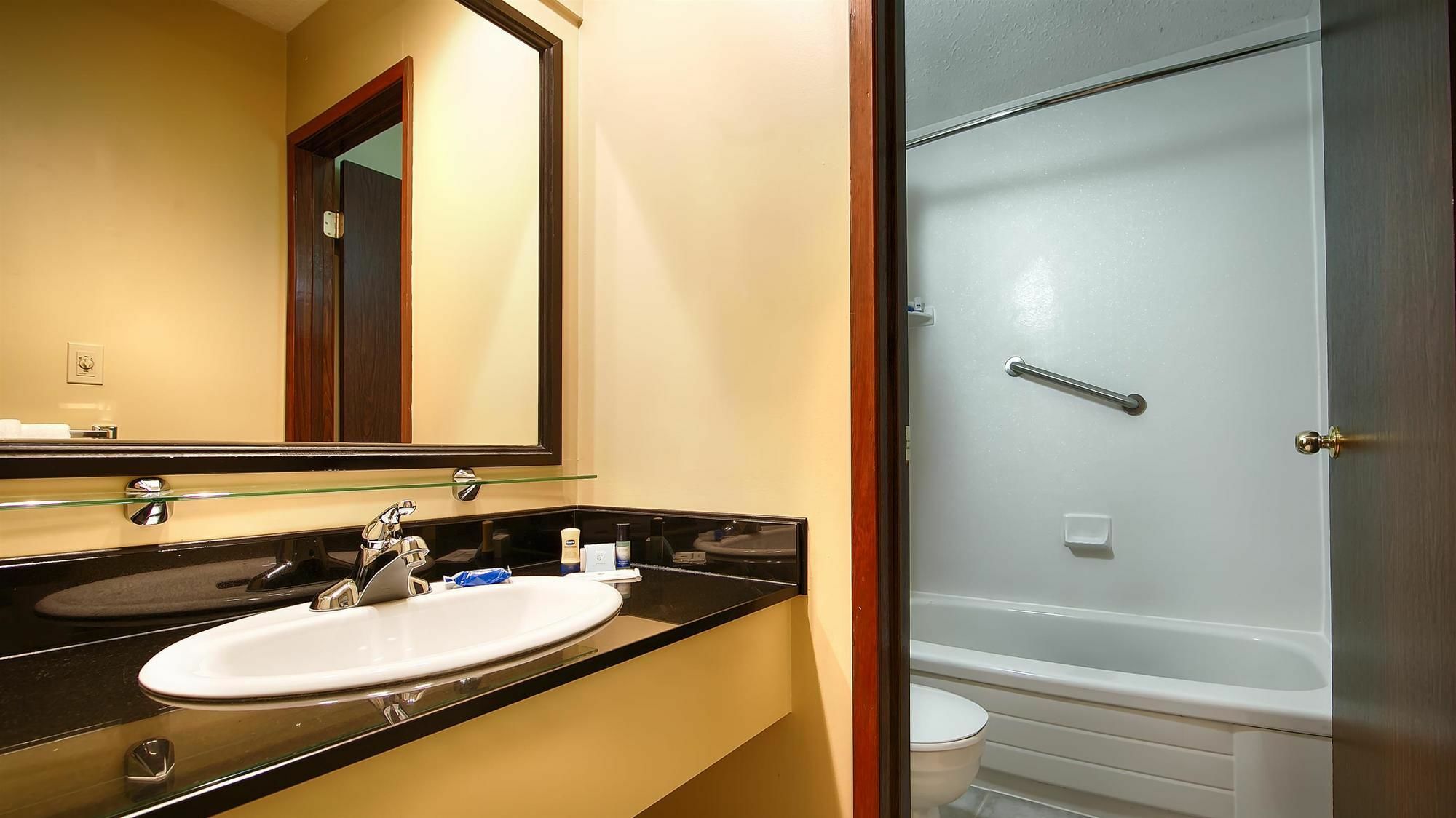 Travelodge By Wyndham Abbotsford Bakerview Bagian luar foto